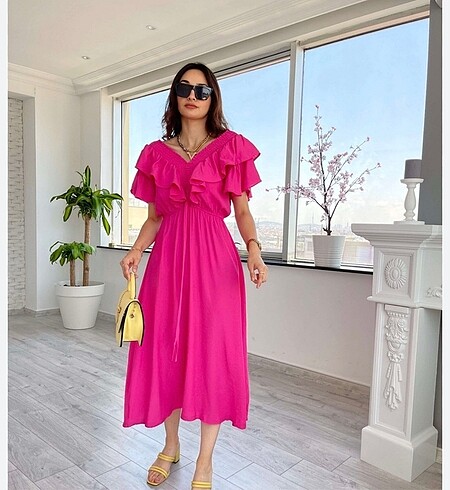 Pembe elbise