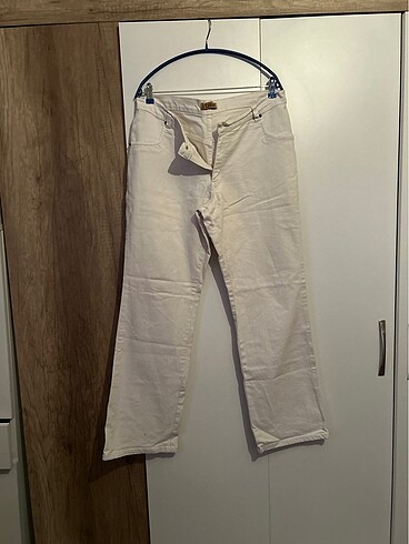 Beyaz jeans pantolon