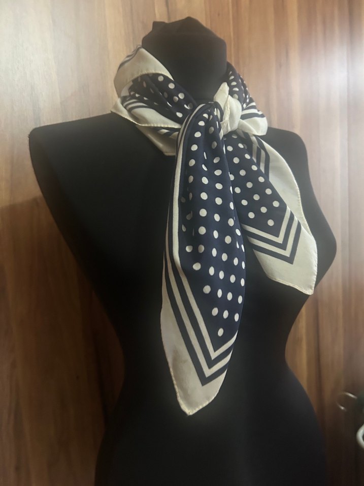 Klasik Lacivert Beyaz Fular - Görsel 5