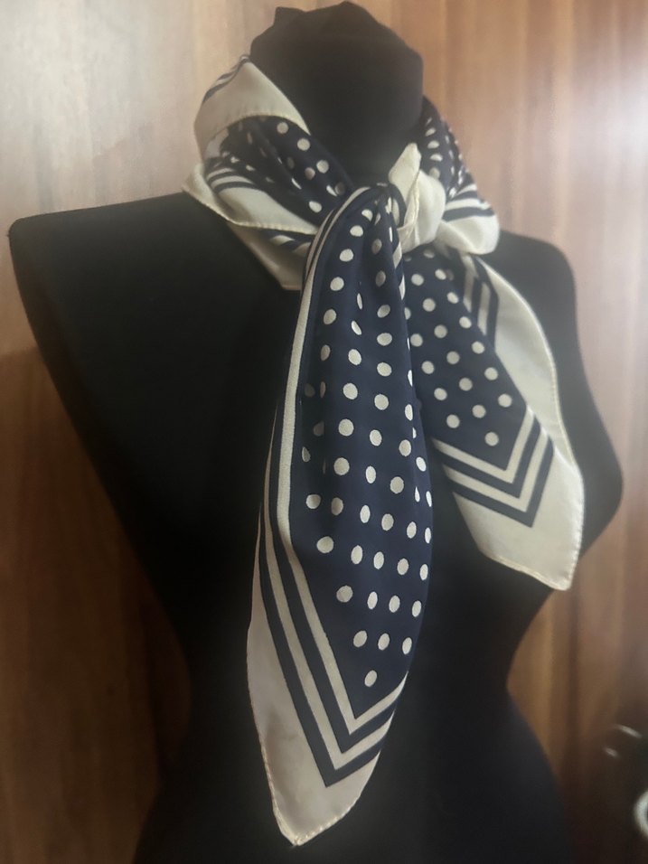 Klasik Lacivert Beyaz Fular - Görsel 3