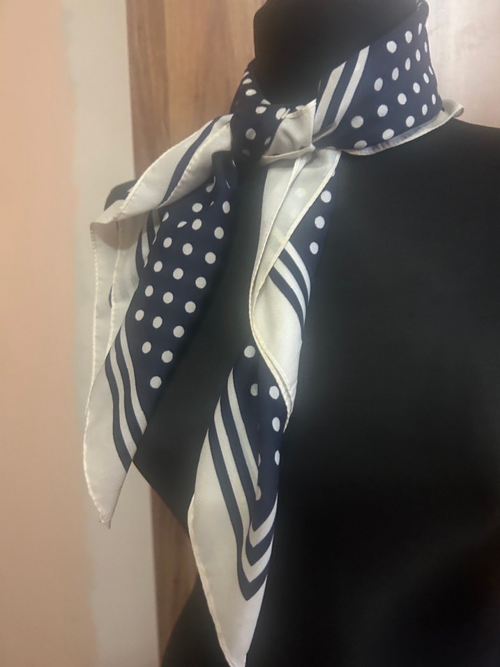 Klasik Lacivert Beyaz Fular - Görsel 2