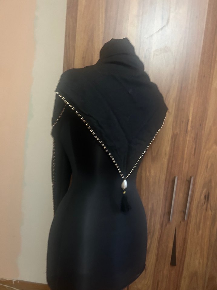 Siyah İnci ve Püsküllü Fular - Görsel 4