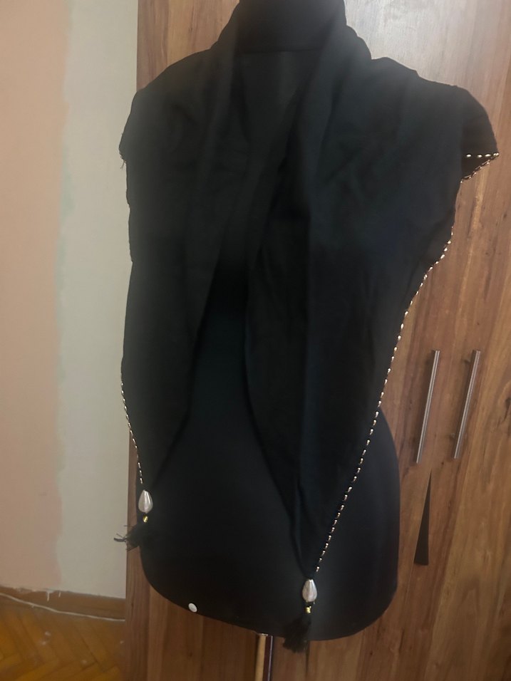 Siyah İnci ve Püsküllü Fular - Görsel 2