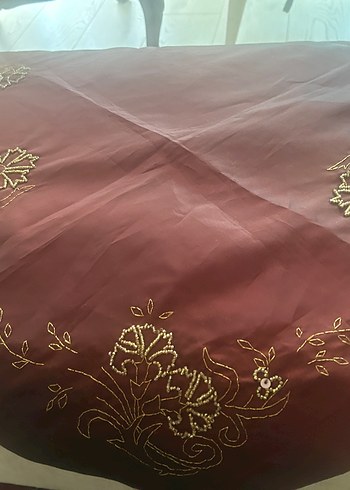 İşlemeli Bordo Masa Örtüsü - Görsel 3