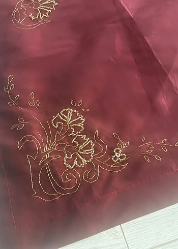 İşlemeli Bordo Masa Örtüsü - Görsel 5