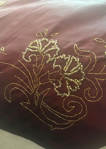 İşlemeli Bordo Masa Örtüsü - Görsel 2