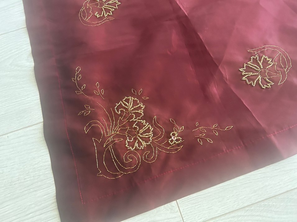 İşlemeli Bordo Masa Örtüsü - Görsel 5