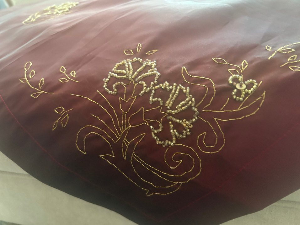 İşlemeli Bordo Masa Örtüsü - Görsel 2