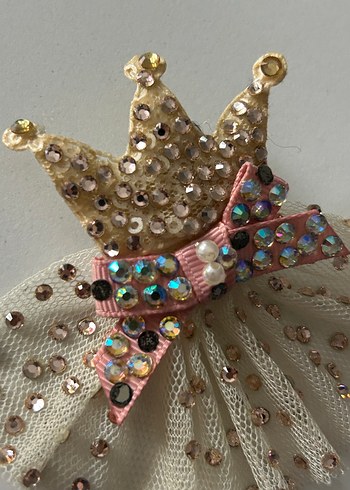 Renkli Payetli Nakışlı Taç Broş - Görsel 2