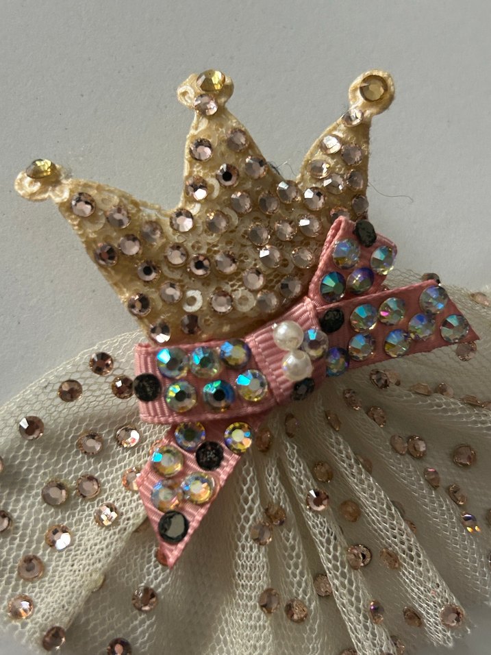 Renkli Payetli Nakışlı Taç Broş - Görsel 2