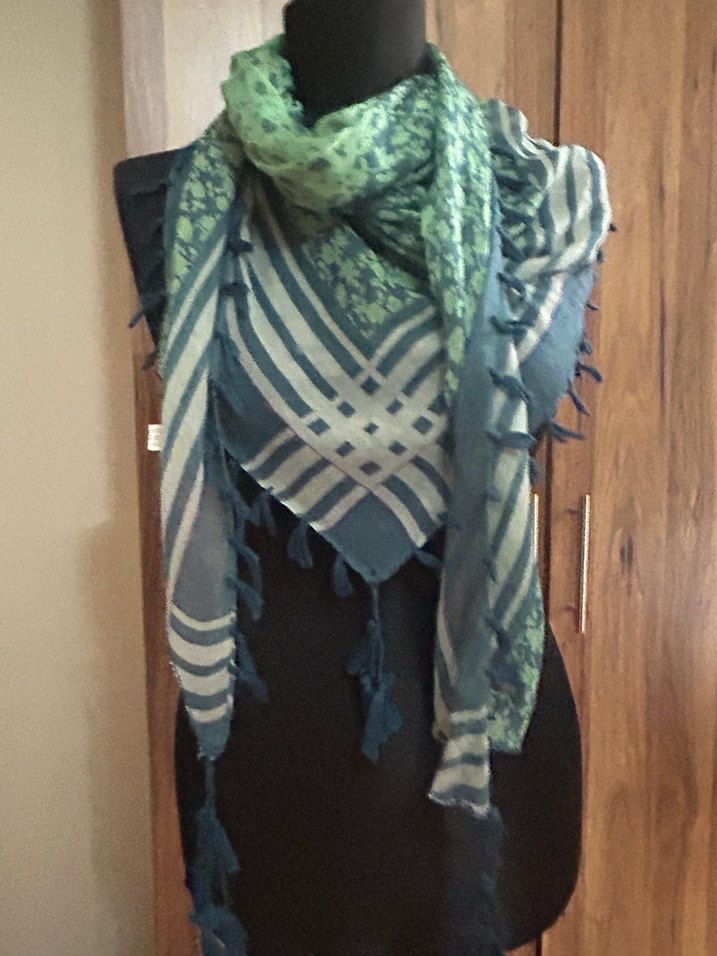 Yeşil püskullu Fular - Görsel 3