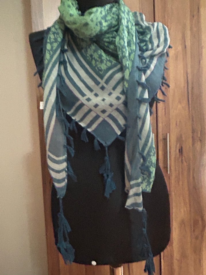 Yeşil püskullu Fular - Görsel 2