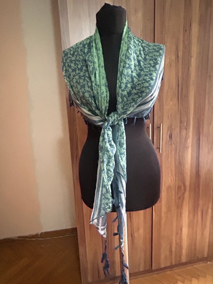 Yeşil püskullu Fular - Görsel 4