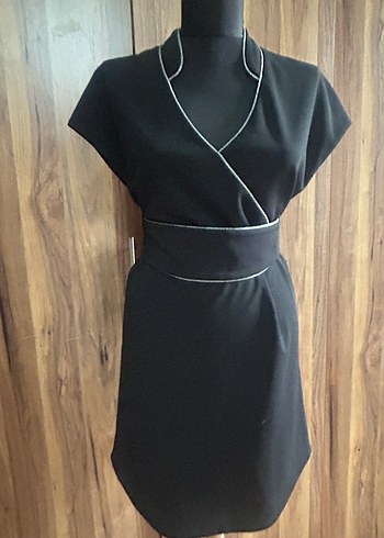 Kemer Detaylı V Yakalı Siyah Kadın Elbise - Görsel 2