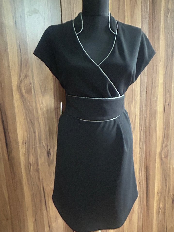 Kemer Detaylı V Yakalı Siyah Kadın Elbise - Görsel 2