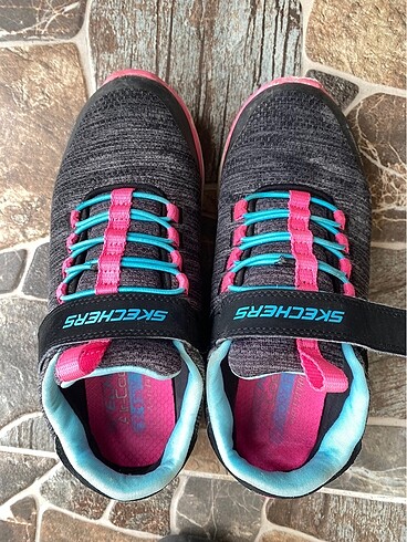 35 Beden Skechers Kız Çocuk Ayakkabısı Waterproof