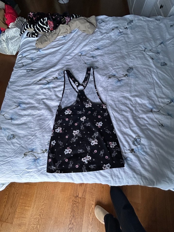 H&M Siyah Bahçivan Detaylı Askılı Tulum - Görsel 4