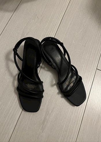 H&M Kadın Siyah Minimalist Topuklu Sandalet