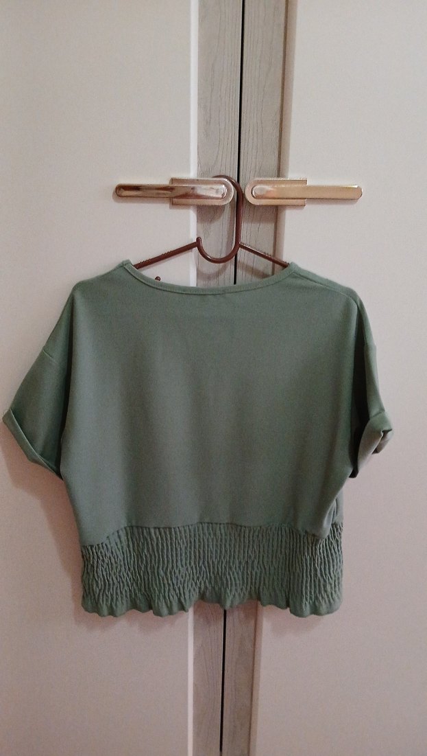 Yeşil Kısa Kollu Pilili Keten Bluz - Görsel 2