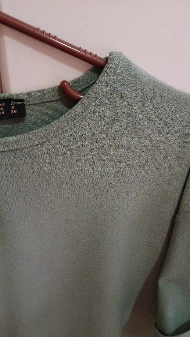 Yeşil Kısa Kollu Pilili Keten Bluz - Görsel 3