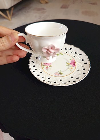 Pastel Beyaz Çiçekli Porselen Fincan Takımı - Görsel 4