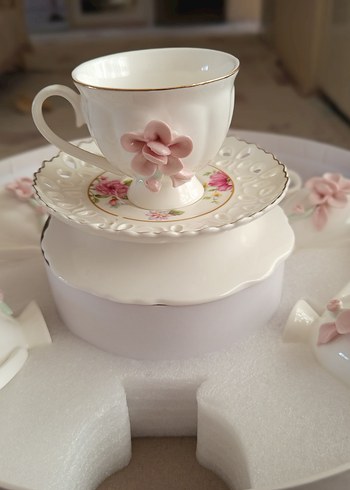 Pastel Beyaz Çiçekli Porselen Fincan Takımı - Görsel 2