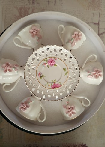 Pastel Beyaz Çiçekli Porselen Fincan Takımı