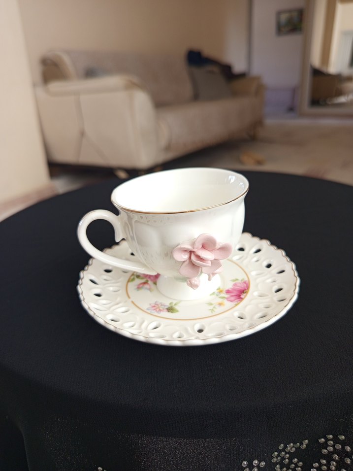 Pastel Beyaz Çiçekli Porselen Fincan Takımı - Görsel 5