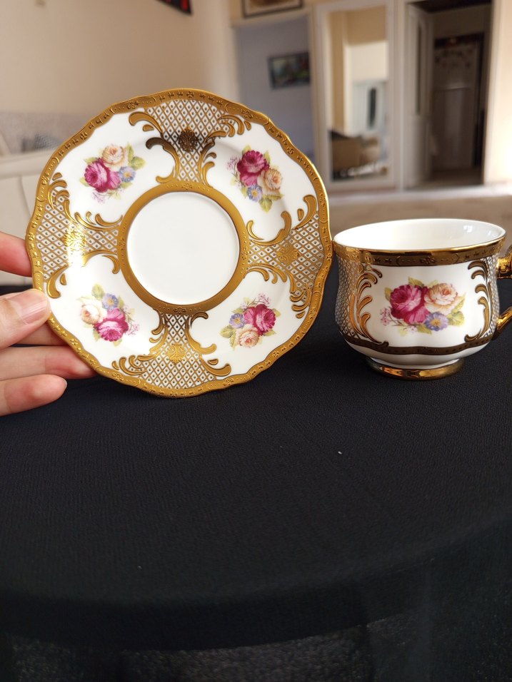 Altın ve Çiçek Desenli Porselen Fincan Takımı - Görsel 2