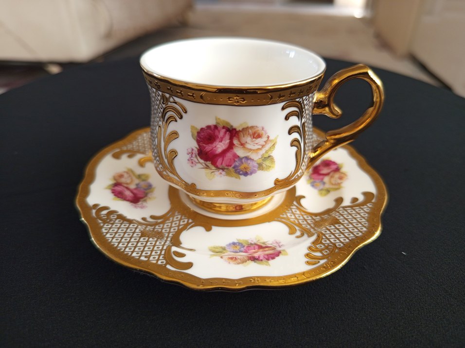 Altın ve Çiçek Desenli Porselen Fincan Takımı - Görsel 3