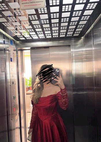 Uzun Kırmızı Drapeli Gotik Kadın Abiye - Görsel 2