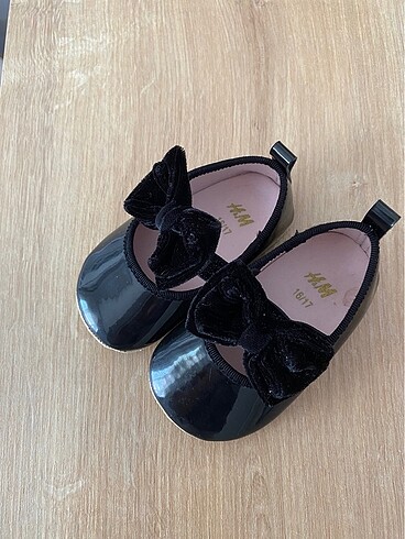 H&M H&M kız bebek rugan ayakkabı