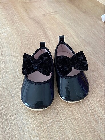 H&M kız bebek rugan ayakkabı