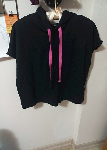 LC Waikiki Siyah Kapüşonlu Mini Kadın Tişört