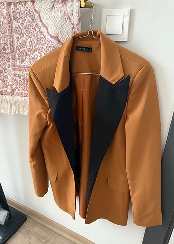 Kahverengi Siyah Yaka Kadın Blazer Ceket