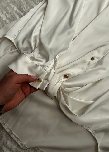 Düğmeli Beyaz Saten Gömlek - Görsel 3