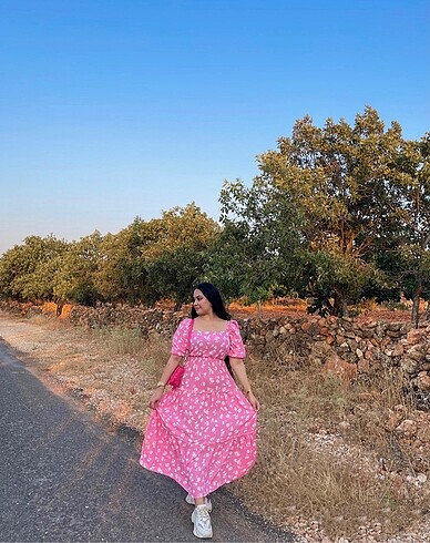 Pembe Çiçekli Elbise