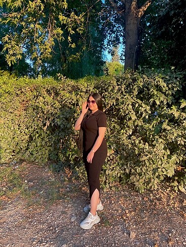 Siyah Yırtmaçlı Elbise