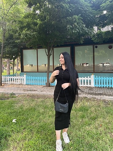 m Beden Siyah Yırtmaçlı Elbise