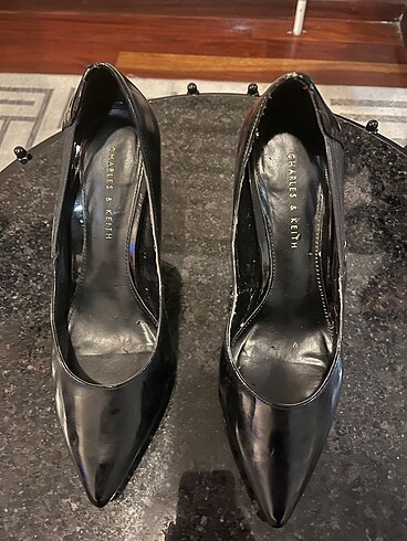 38 Beden Charles & keith stiletto