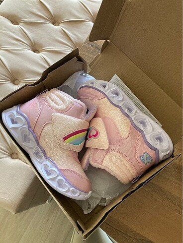 26 Beden Skechers kız çocuk bot