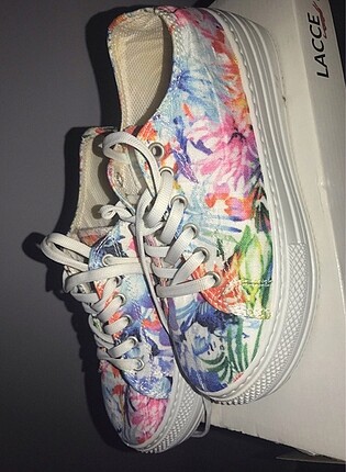 Renkli converse