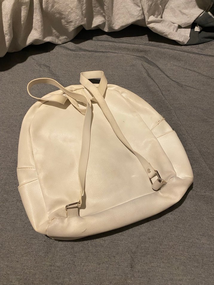 Kadın Beyaz Deri Fermuarlı Sırt Çantası - Görsel 2