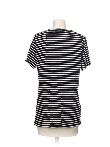 m Beden Diğer T-shirt %70 İndirimli.