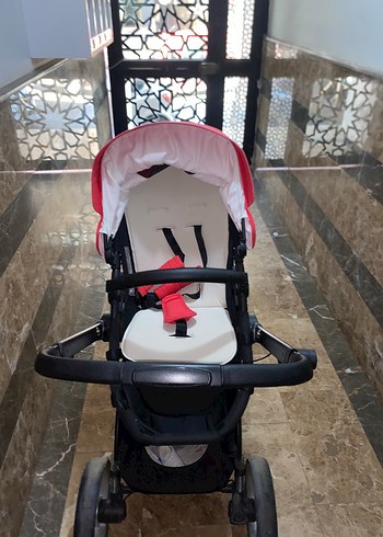 Beyaz Bebek Arabası Kırmızı Detaylı