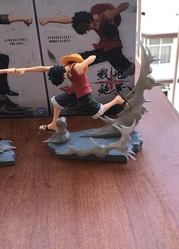  Beden Renk Luffy vs Rob lucci figür 