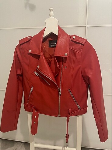 Pull and Bear Kırmızı ceket