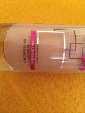 universal Beden Maybelline affinitone longlasting fondötenl