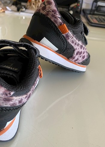Siyah kız bebek ayakkabısı Puma - Görsel 2