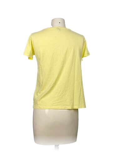 m Beden Defacto T-shirt %70 İndirimli.